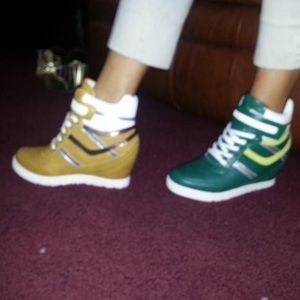 Tennis shoe wedge